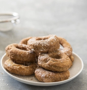 close-up-cookies-plate-table